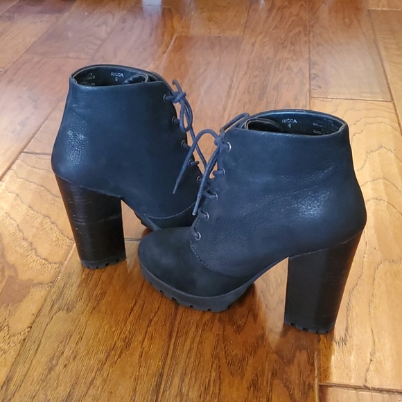 Steve Madden Black Suede Lace up Ankle boots - Picture 4 of 6
